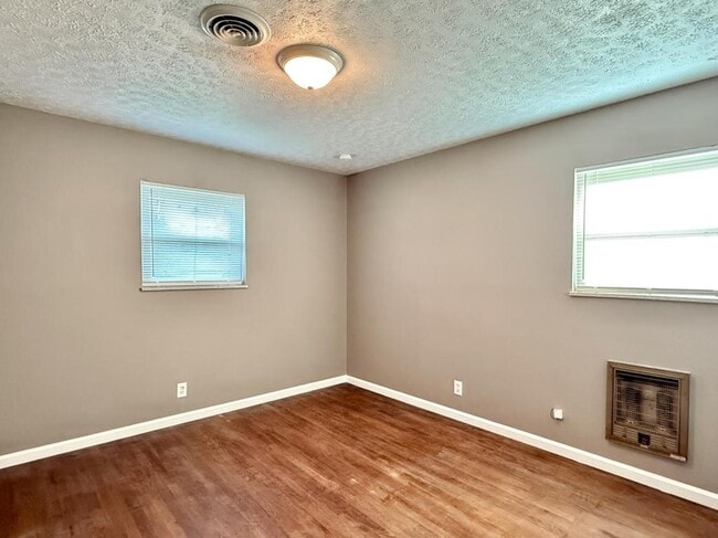 Building Photo - 103 York Dr