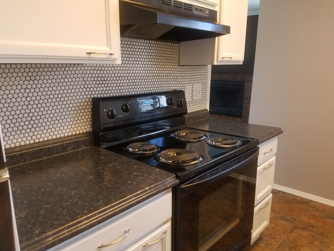 Self-cleaning electric oven. - 945 Tampico Court