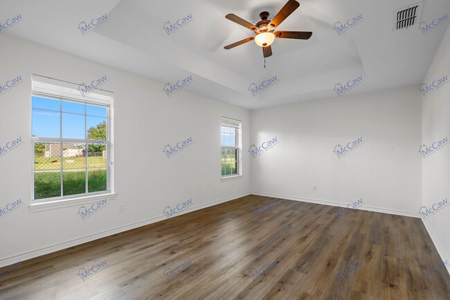 Building Photo - Move-In Special! Lovely 3/2/2 in Granbury!