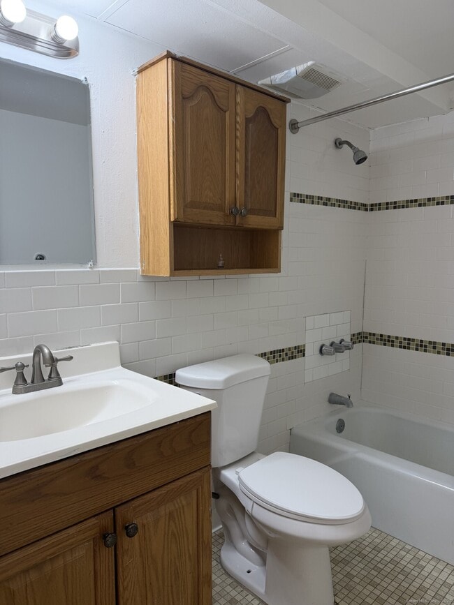 Building Photo - 126 Triangle St