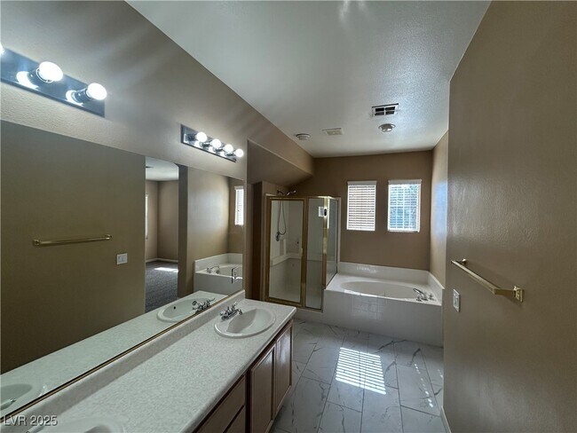 Building Photo - 157 Lakewood Garden Dr