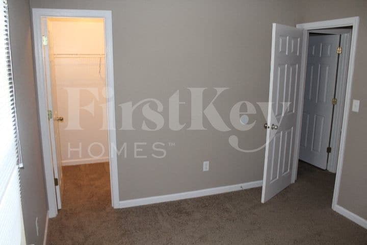 Building Photo - 10988 Cedar Pine Dr