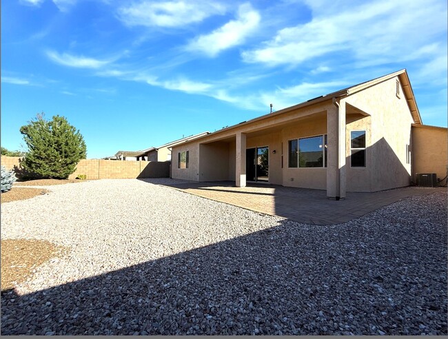 Building Photo - BEAUTIFUL GRANVILLE HOME!