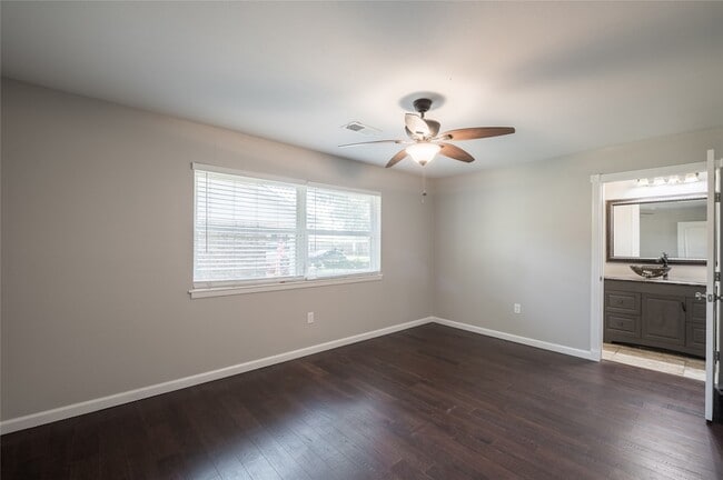 Building Photo - 809 Newport Blvd