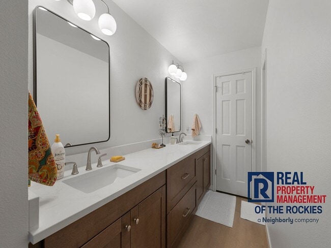 Building Photo - 3 Bed 3 Bath Updated Townhouse in Fort Collins!