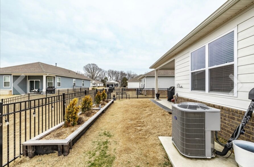 Building Photo - 7355 Lang Ave