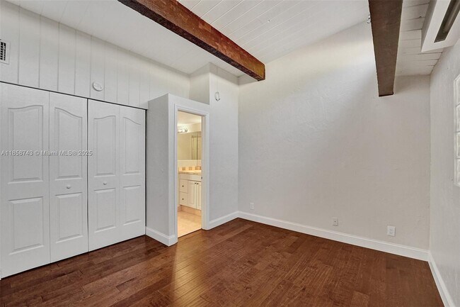 Building Photo - 760 E Coco Plum Cir