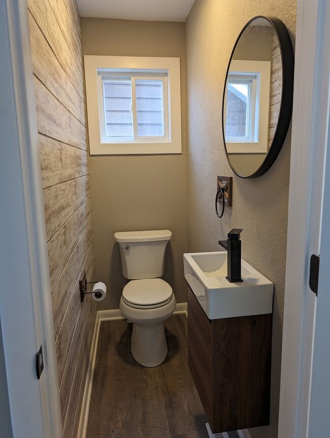 Building Photo - ***Brand New Updated 4 Bedroom House****