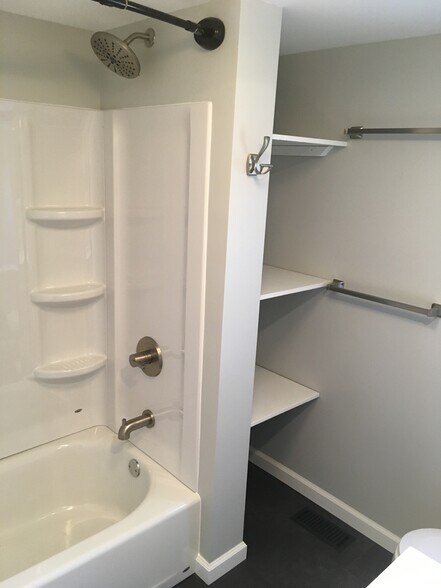 Building Photo - 117 Higrove Ln