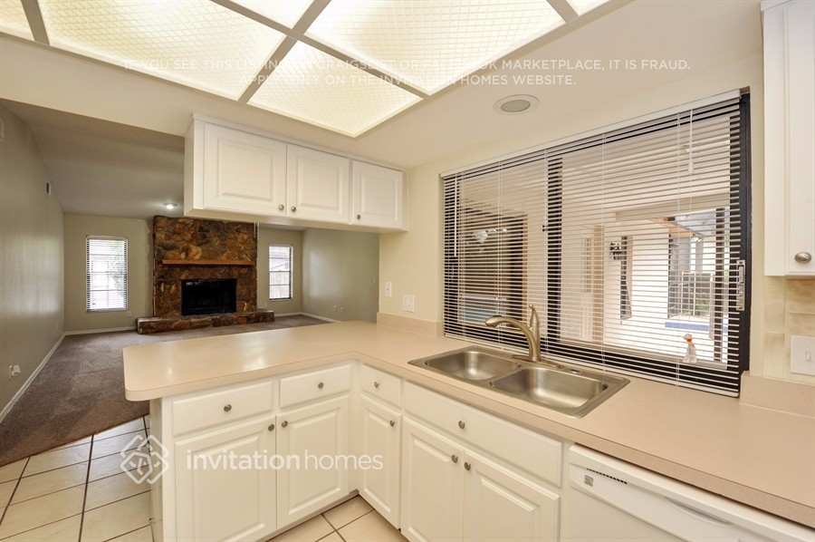 Building Photo - 500 Hadley Dr
