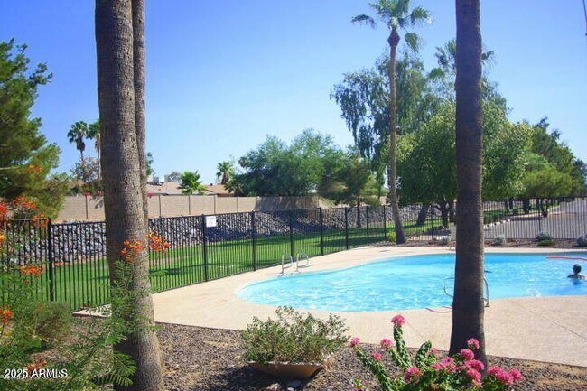 Building Photo - 2515 E Villa Maria Dr