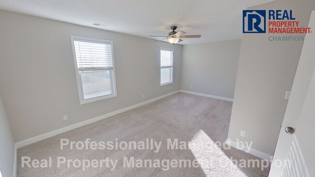 Building Photo - Spacious Home with Fenced Yard