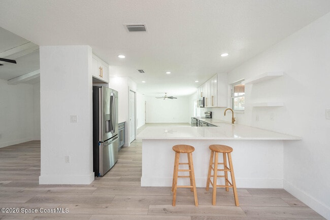 Building Photo - 790 Palm Dr