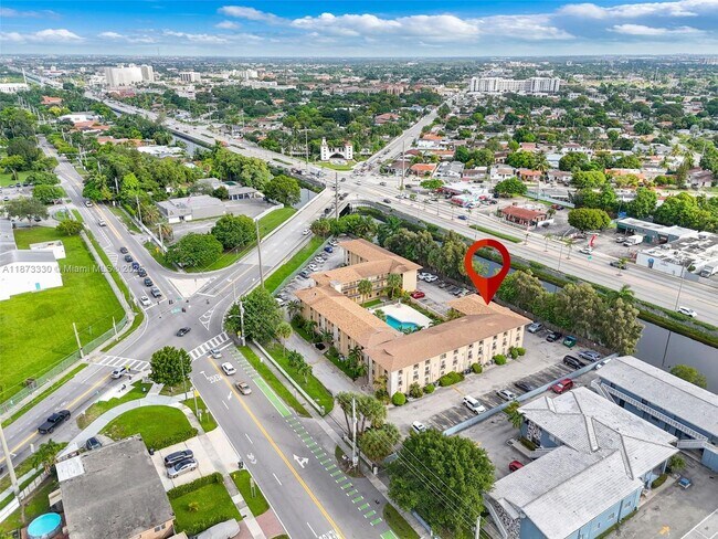 Building Photo - 241 S Royal Poinciana Blvd