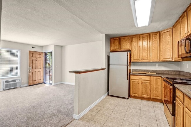 Building Photo - Cozy 2 BD, 1 BA Condo in Las Palmas Villas!