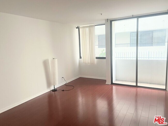 Building Photo - 10660 Wilshire Blvd