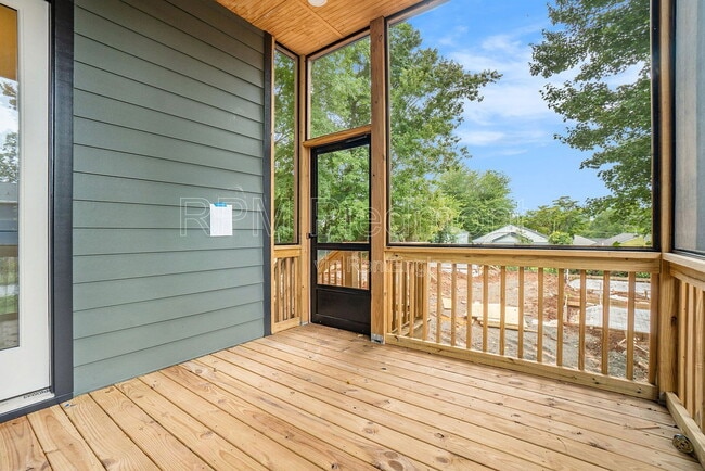 Building Photo - 1081 Hill St SE