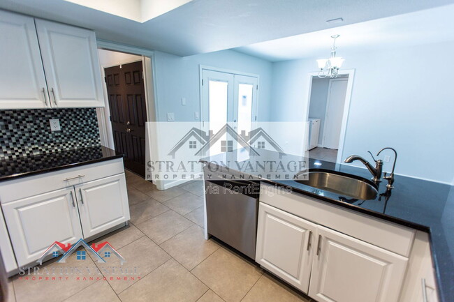 Building Photo - 310 E Bluebell Ln