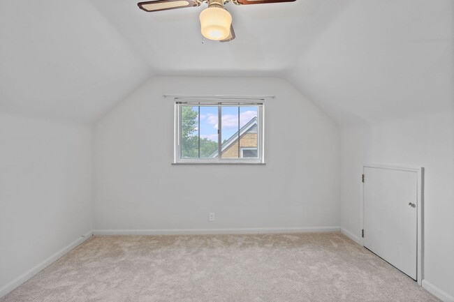 Building Photo - Delhi Township- Cute Single Family 4 bed, ...