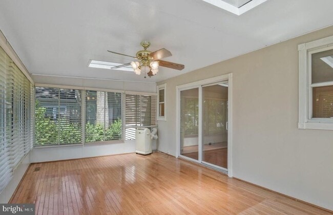 Building Photo - 4038 Poplar St