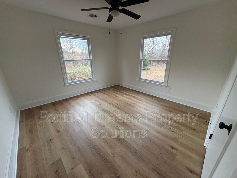 Building Photo - 429 Peeden Dr