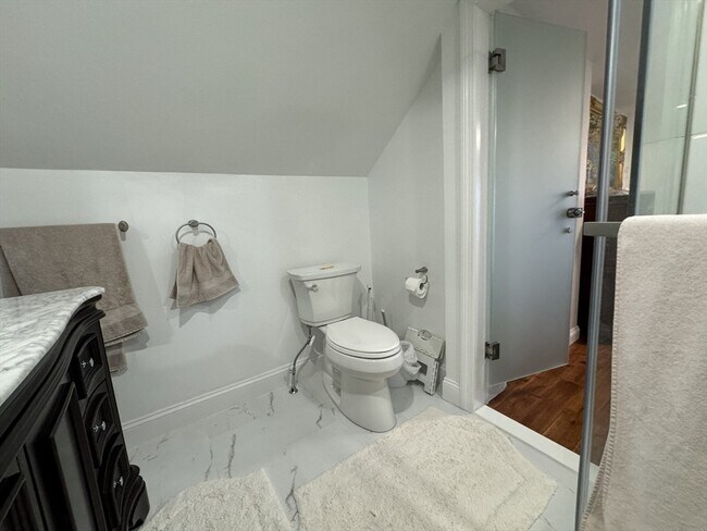 Building Photo - 16 Homestead Ave