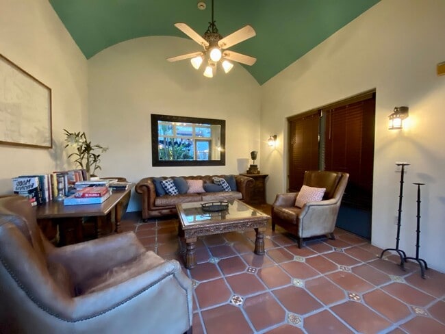 Building Photo - 1414 N Harper Ave