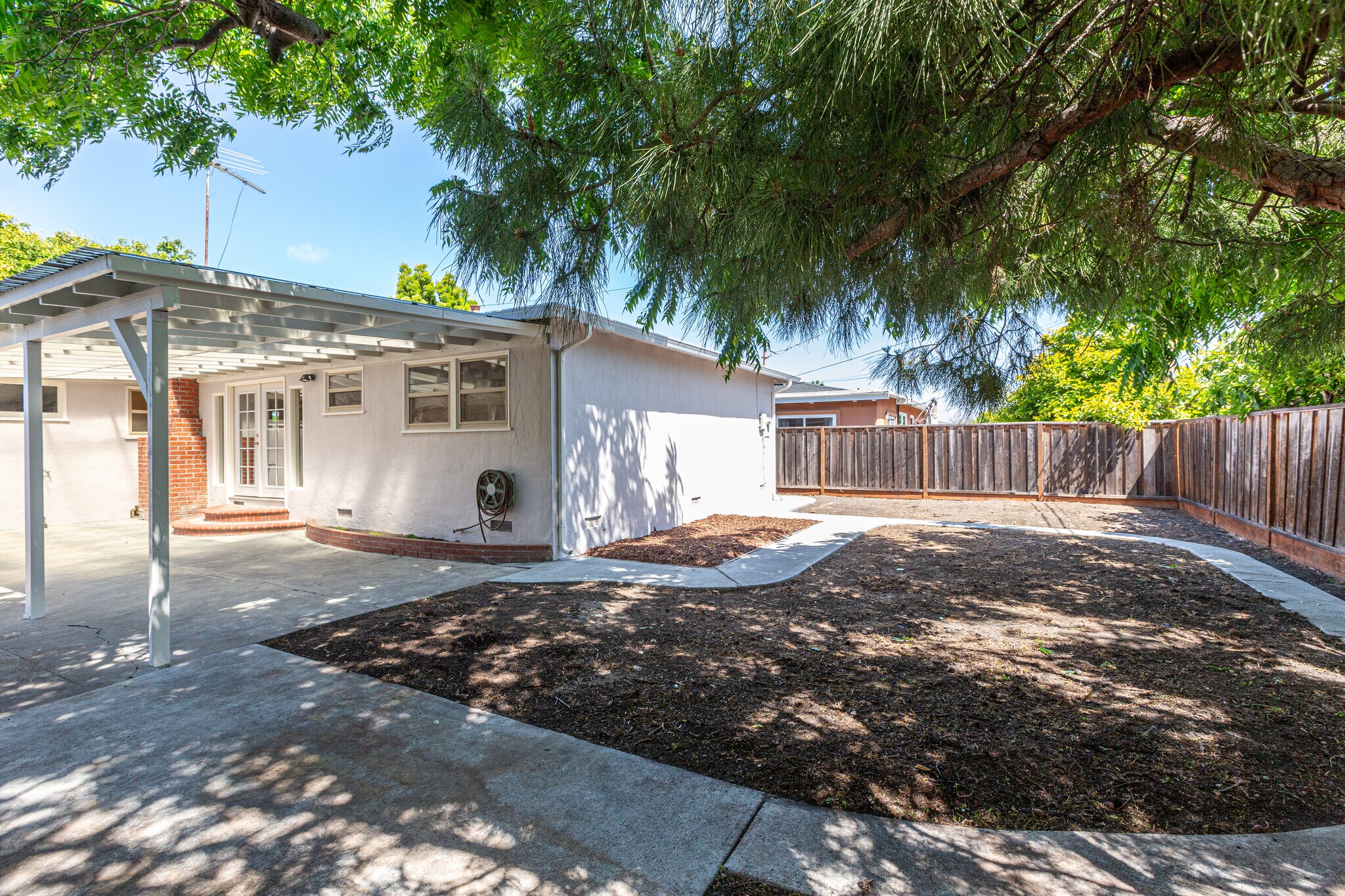 Building Photo - 720 Santa Paula Ave