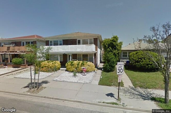 Building Photo - 625 E Broadway