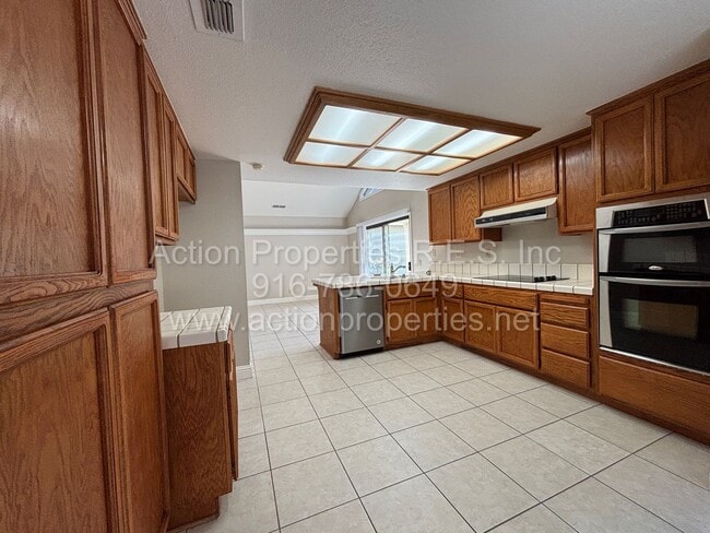 Building Photo - Gated Johnson Ranch: 3 Bed, 2.5 Bath - New...