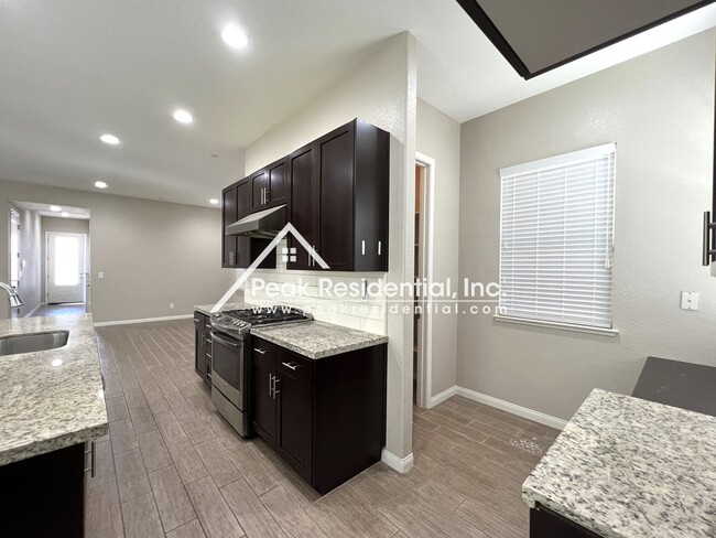 Building Photo - Updated 4bd/3ba Fair Oaks Home with Large ...