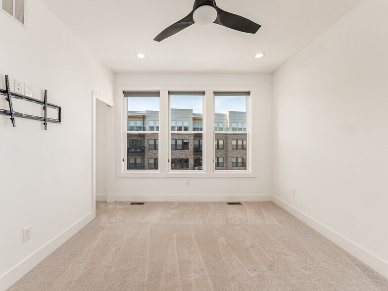 Building Photo - 766 N 6th St