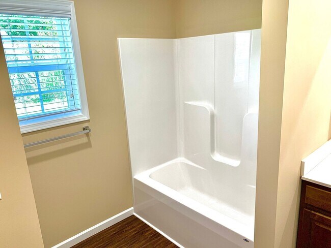 Building Photo - Duplex 2 Bedroom / 2Bath  Johnson City