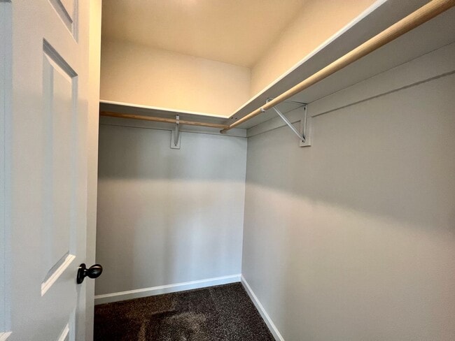 Building Photo - 4 Bed | 2 Bath | 2 Stall Garage | Single Family Home