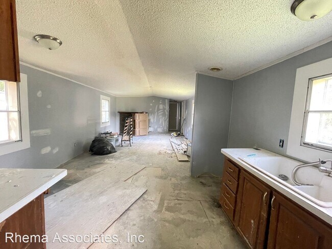 Building Photo - 2 br, 2 bath House - 4873 Cleveland Street...