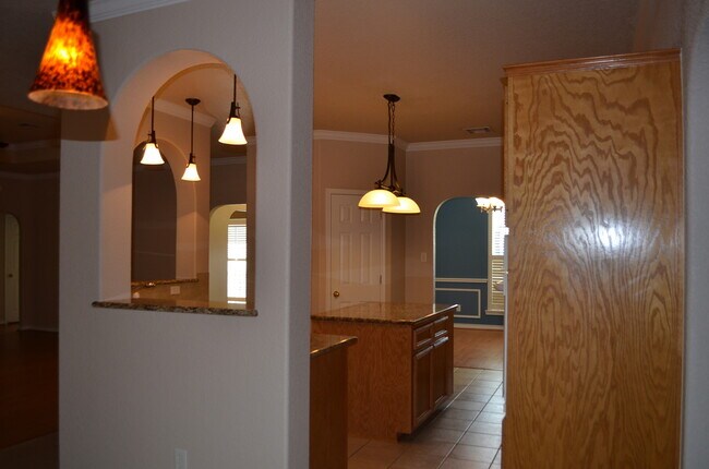 Building Photo - EXECUTIVE HOME IN COUNTRY TRAILS SUBDIVISI...