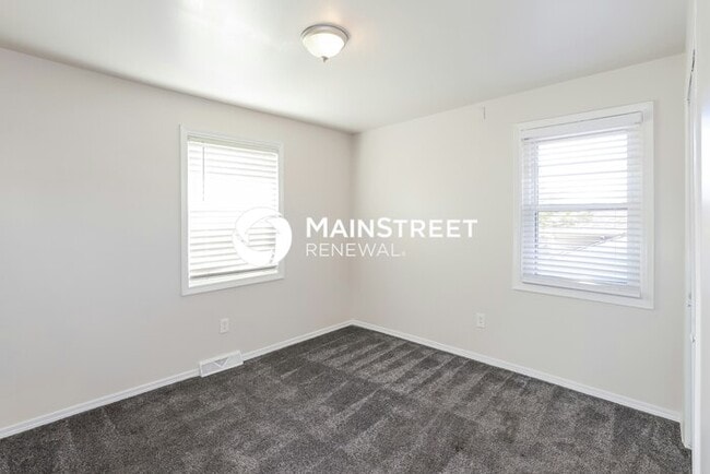 Building Photo - 3 Bedroom Pet-Friendly Home in KANSAS CITY, MO with Main Street Renewal