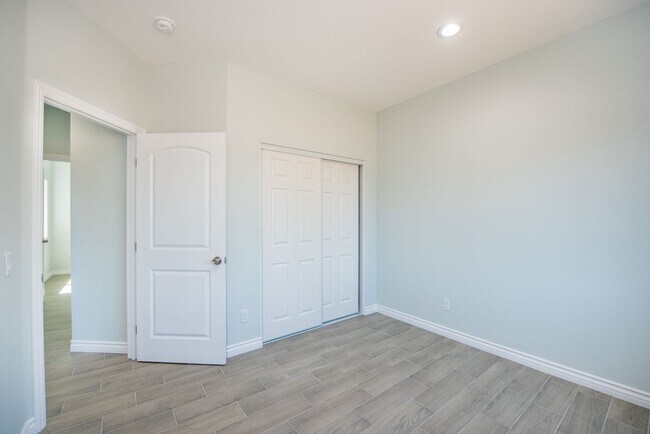 Building Photo - Brand New Home