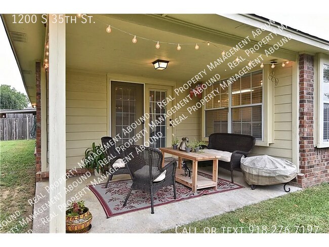 Building Photo - 1200 S 35th St