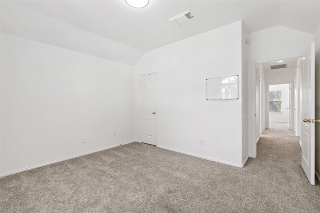 Building Photo - 3326 Lakeway Ln