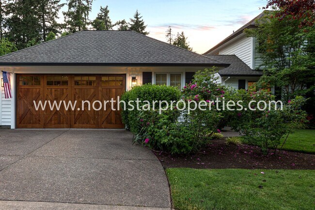 Building Photo - Custom Built Lake Oswego Home Near Lakerid...