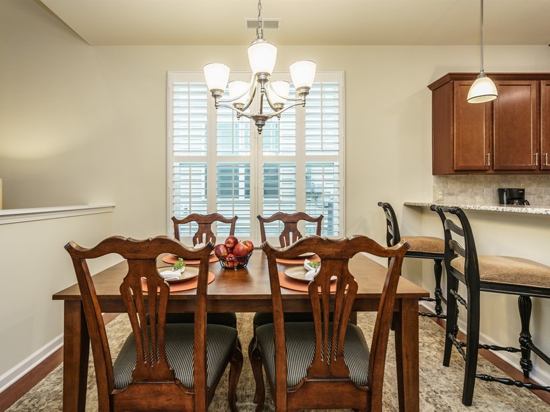 Dining Room - 5447 Jessip St
