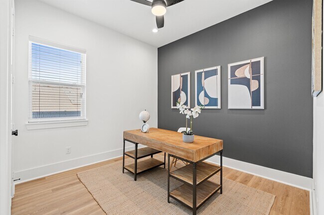 Building Photo - 5204 Pine Tree Dr