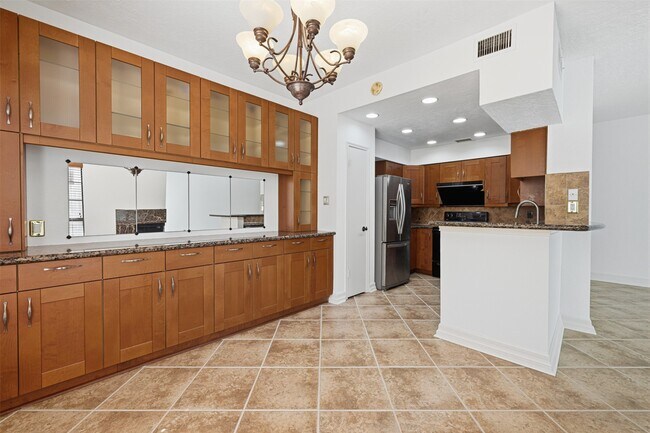 Building Photo - 7350 Kirby Dr