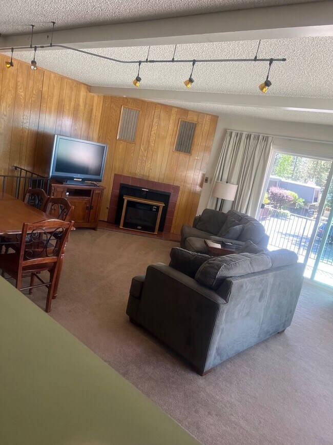 Building Photo - Chateau Du Lac condo available with Lakefront views and communty pool! A must see! Avail. for lon...