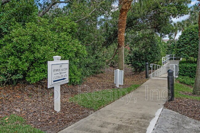 Building Photo - 425 N Ocean Grande Dr