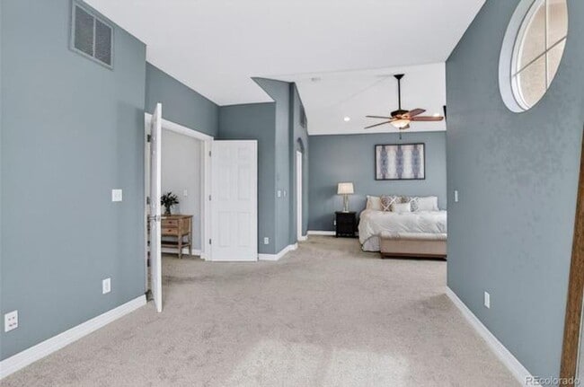 Building Photo - Renovated 2-bed 2.5 bath bright and open townhome located in the heart of Lone Tree!