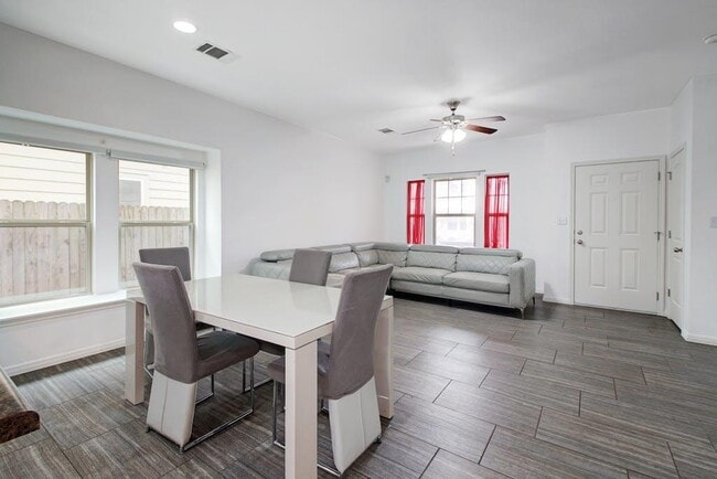Building Photo - 4604 Esper Ln