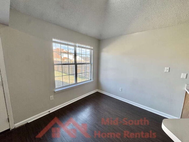 Building Photo - 6416 Valley Oak Dr