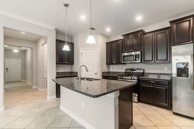 Building Photo - Spacious 4 bed, 3 Bath Terra Bella Home fo...